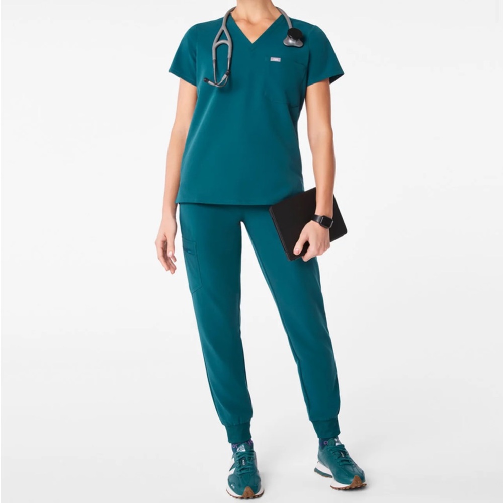 Figs scrub jogger set
